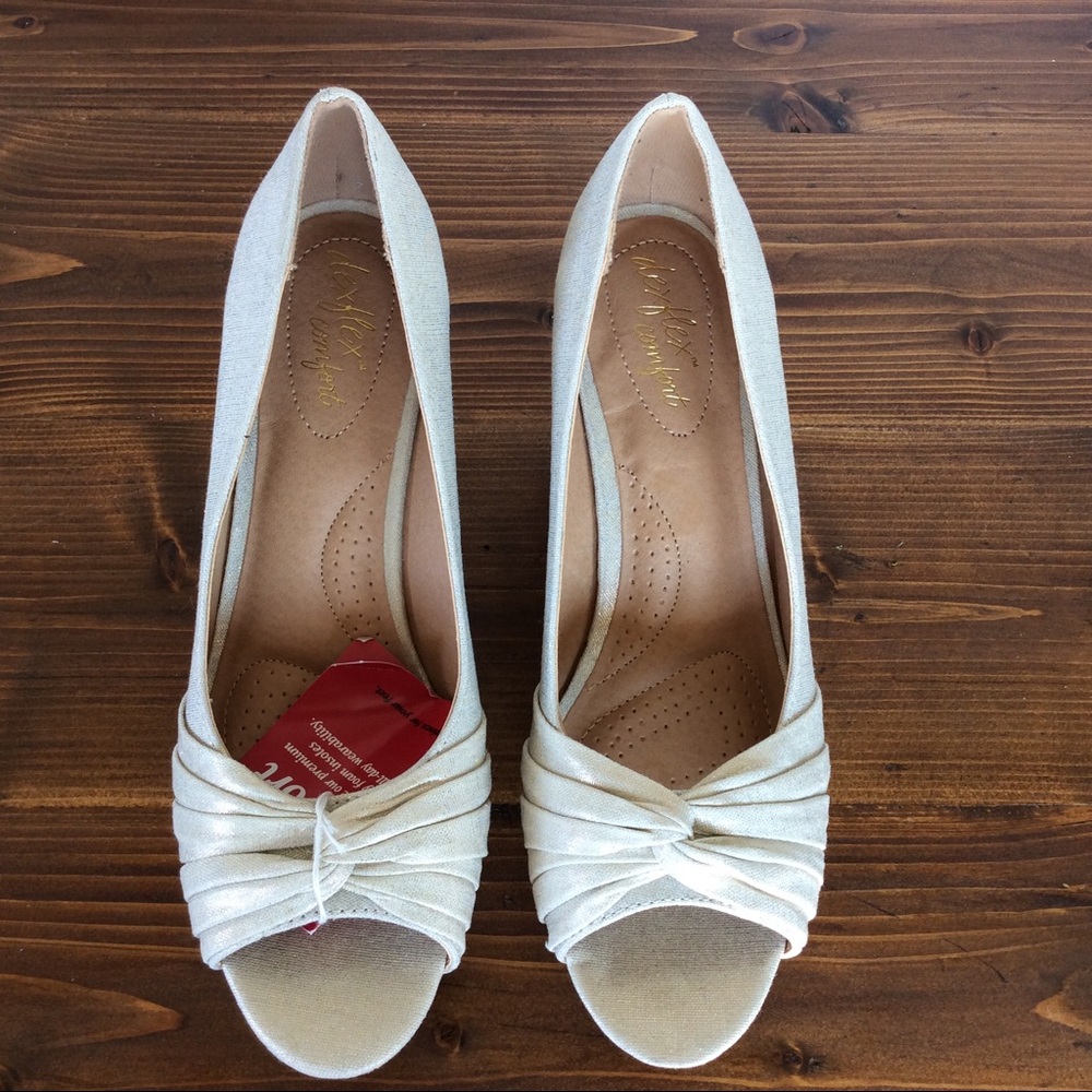 DexFlex Wedge peep Toe Shoe